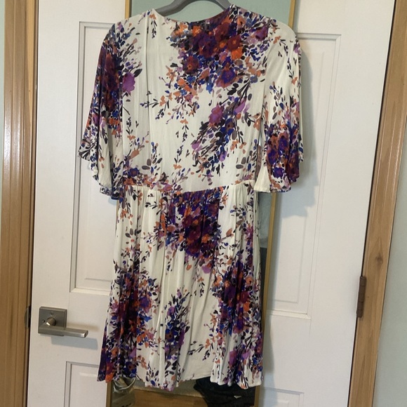 Pretty Dress - Picture 3 of 4